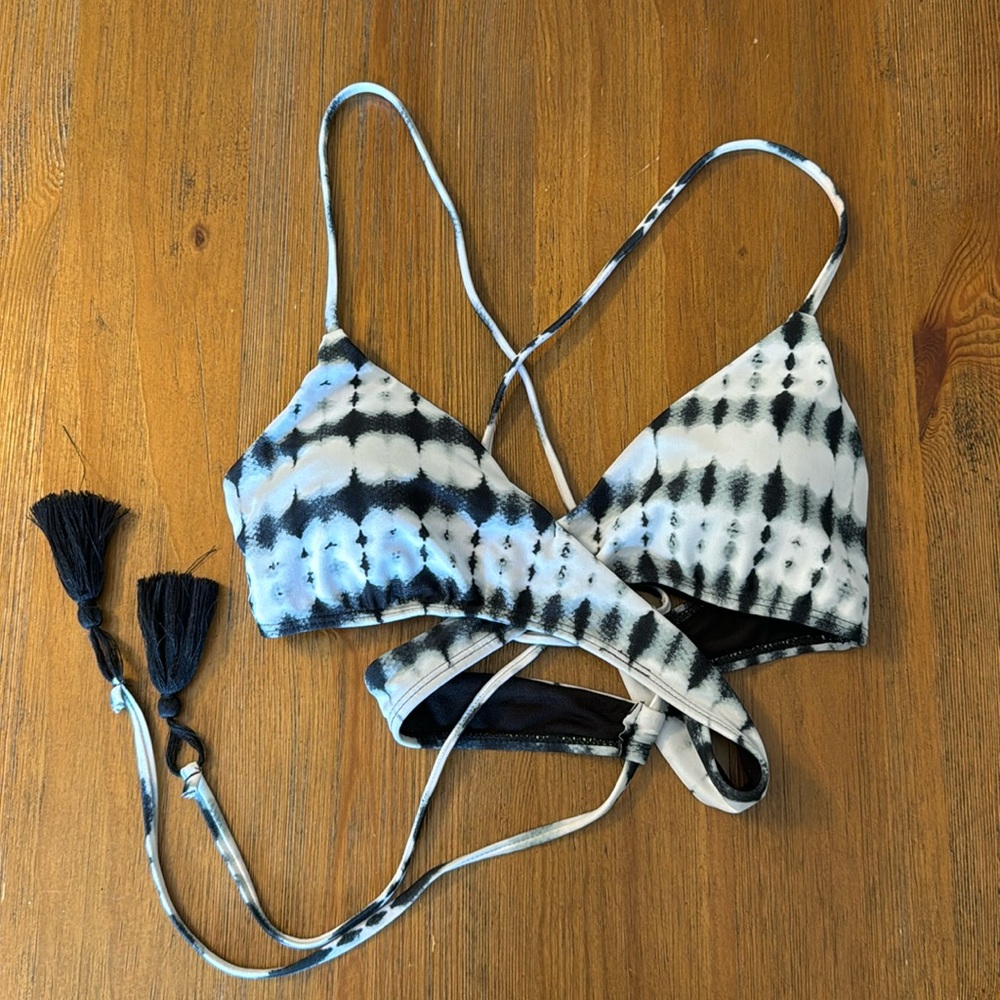 Becca Tie Dye Criss Cross Black & White Bikini Top Small